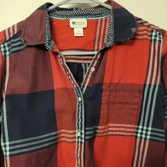 **4/$20 TEES**Red and black womens plaid button-down shirt size medium LOT B1 - Picture 2 of 4